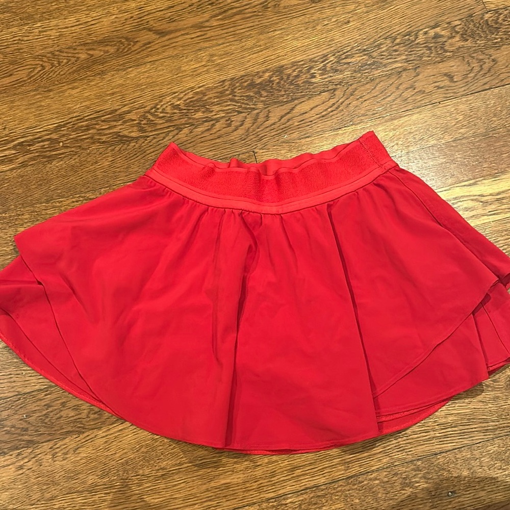 lululemon no longer sold ruffled tennis skirt in red            size 4